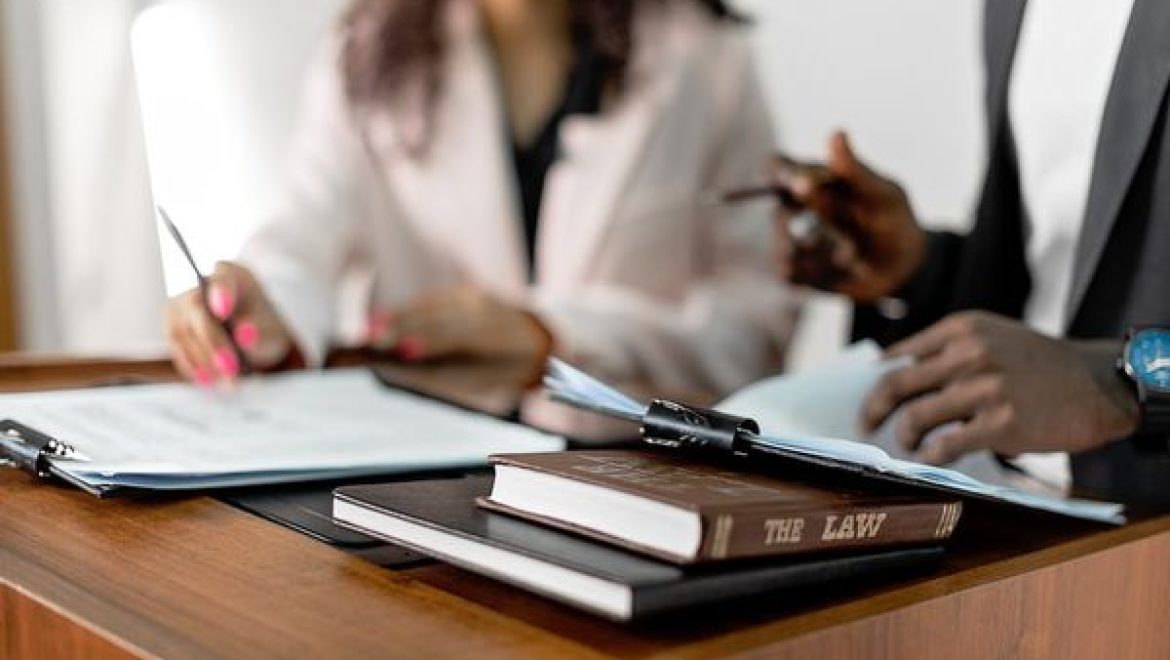 סגירת תיקים פליליים: תפקידם של עורכי דין פליליים בהשגת צדק